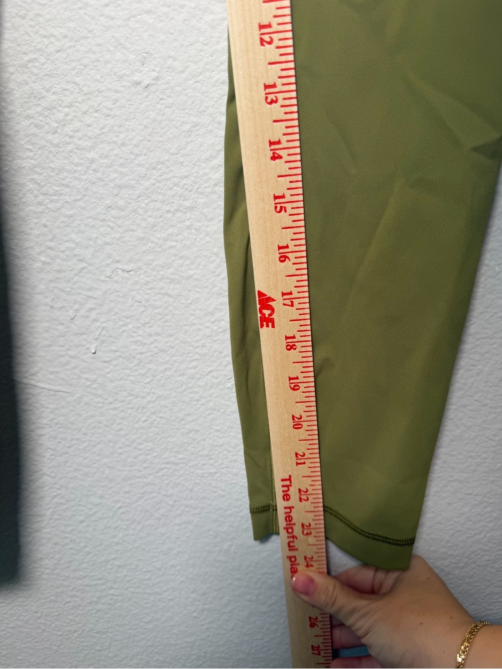 Lululemon green active leggings Size 6, 23” inseam - Picture 4 of 6